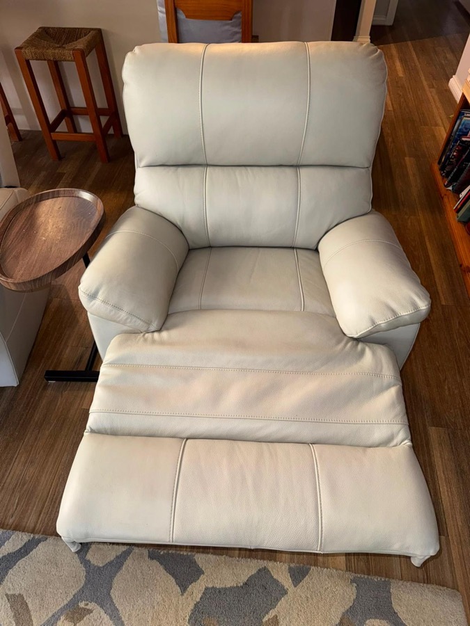 Leather recliner — after upholstery cleaning