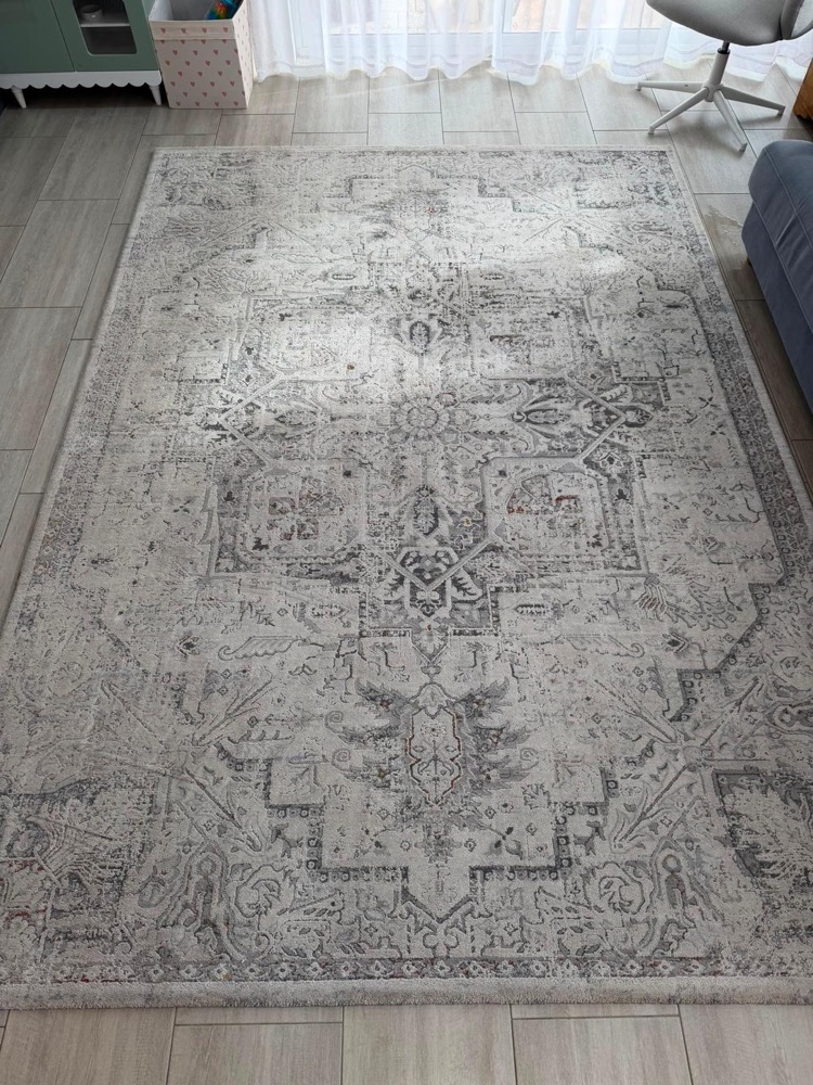 Patterned area rug bright and clean after professional rug cleaning